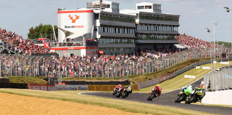 motorbikes racing at Brands Hatch