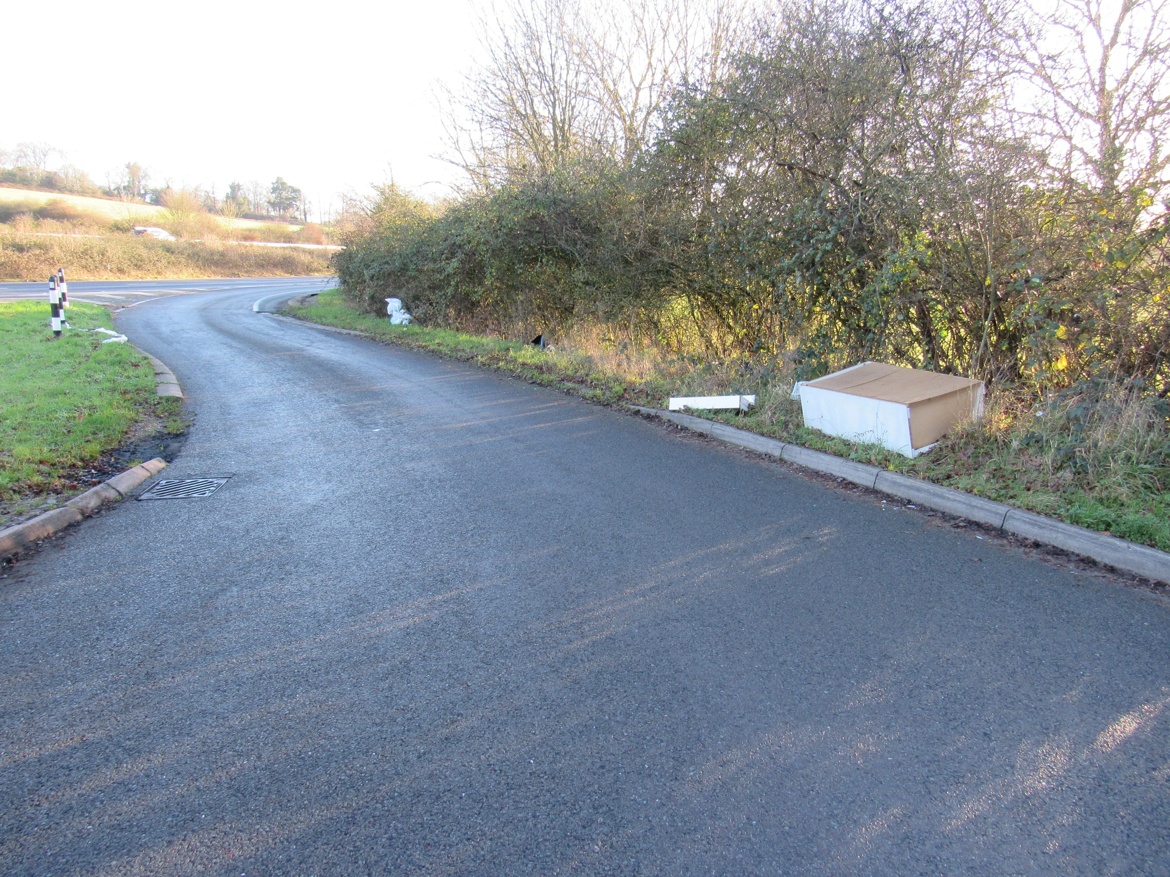 a photo of a layby in Tunbridge Wells showing flytipping