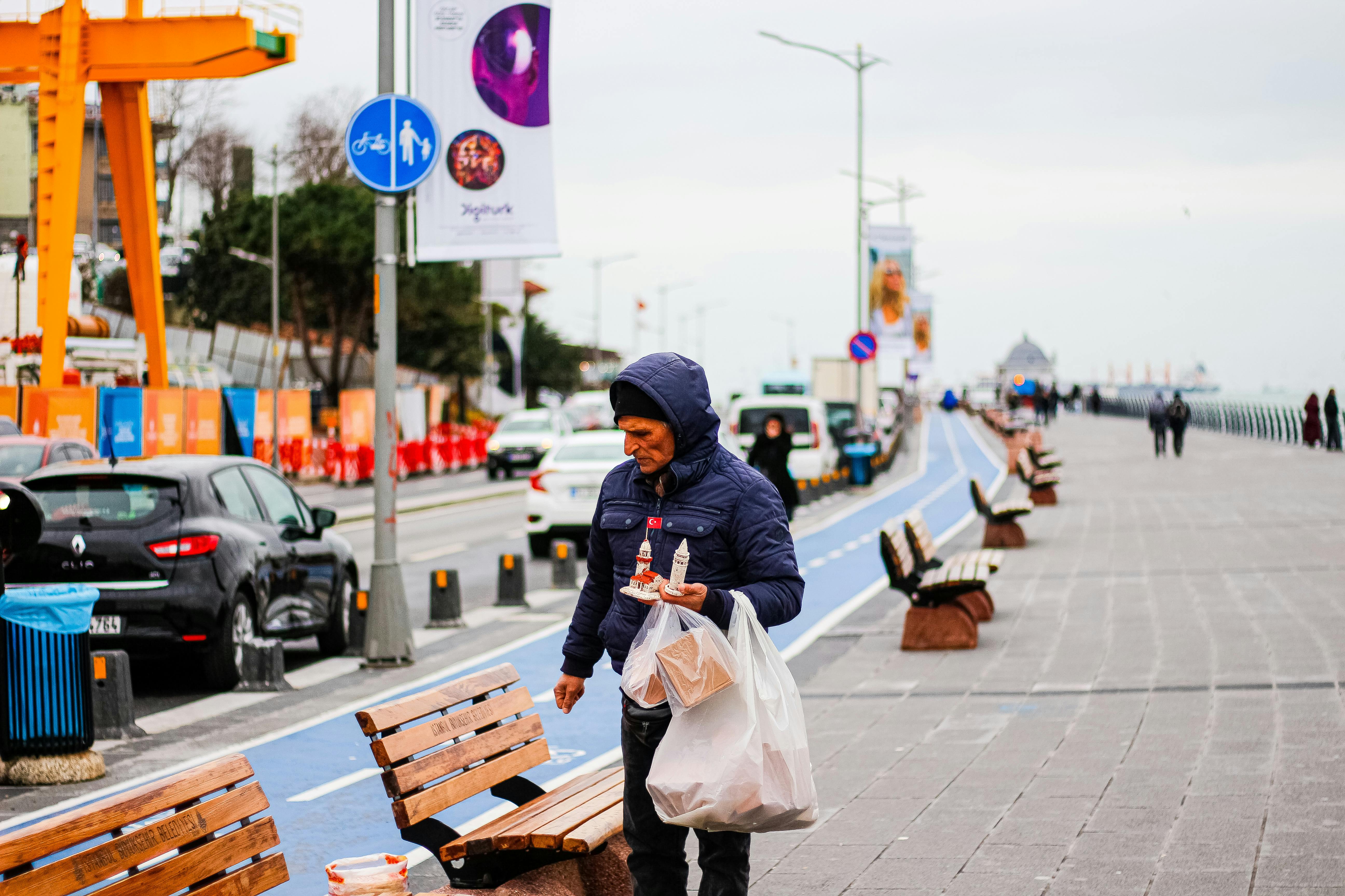 picture of driver buying fast food 